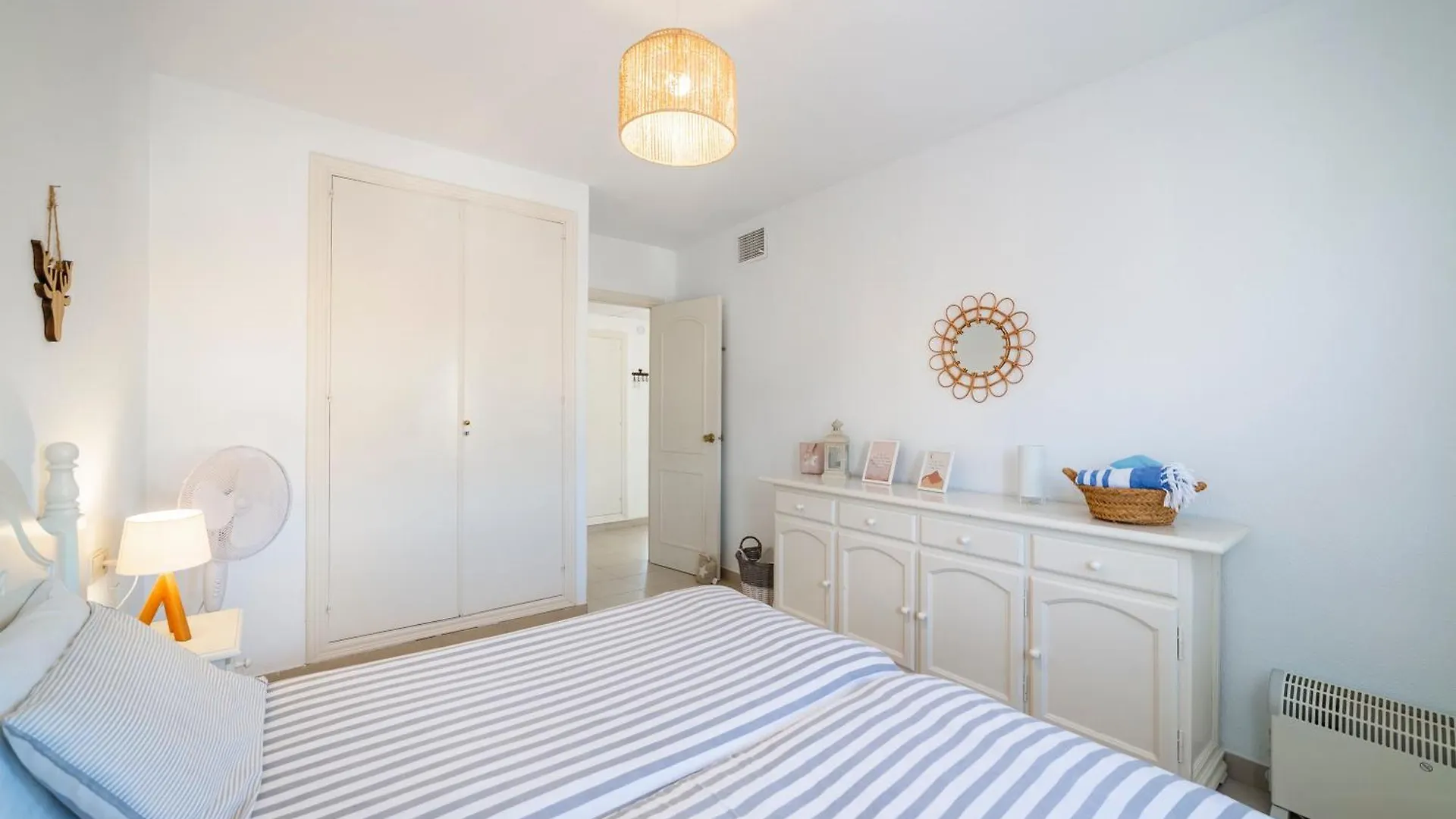 Just At The Heart Of The Village Almerimar Apartment